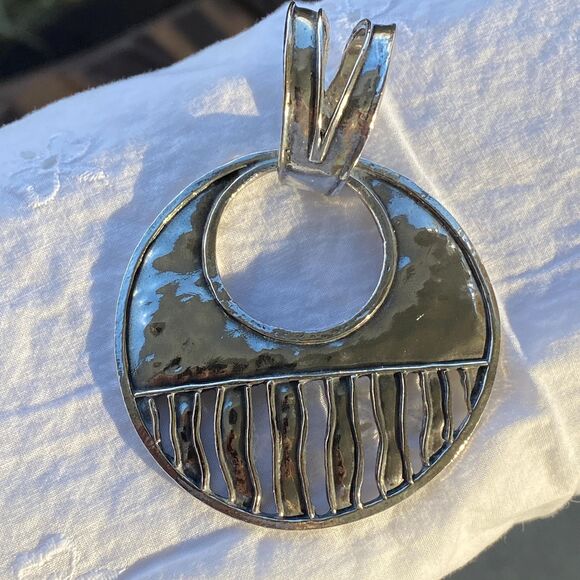 VTG Silpada signed Sterling Silver Hammered Circle Cutout Pendant Israel Pendant - Picture 1 of 9